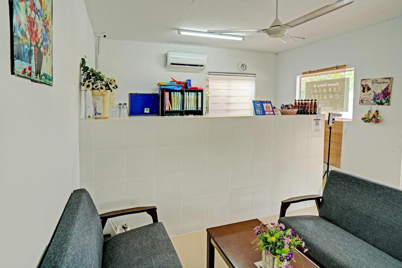 Capital O 90423 Teratai Chalet Hotel Kampong Raja Exterior photo